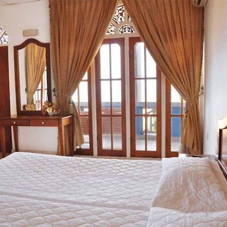 The Reef Beach Hotel Негомбо Екстериор снимка