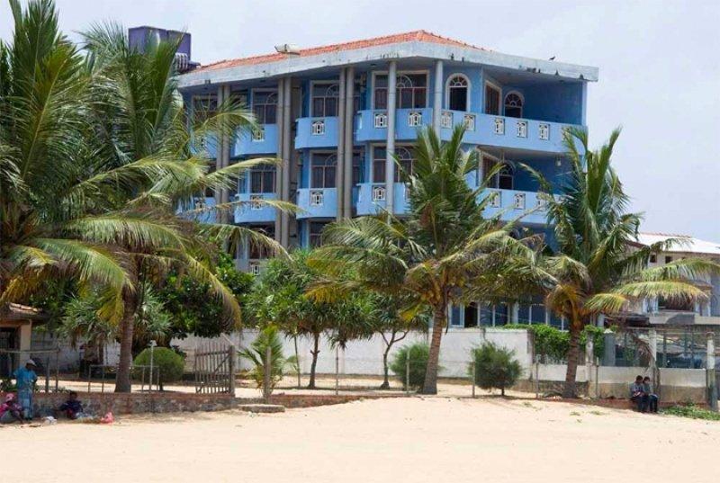 The Reef Beach Hotel Негомбо Екстериор снимка
