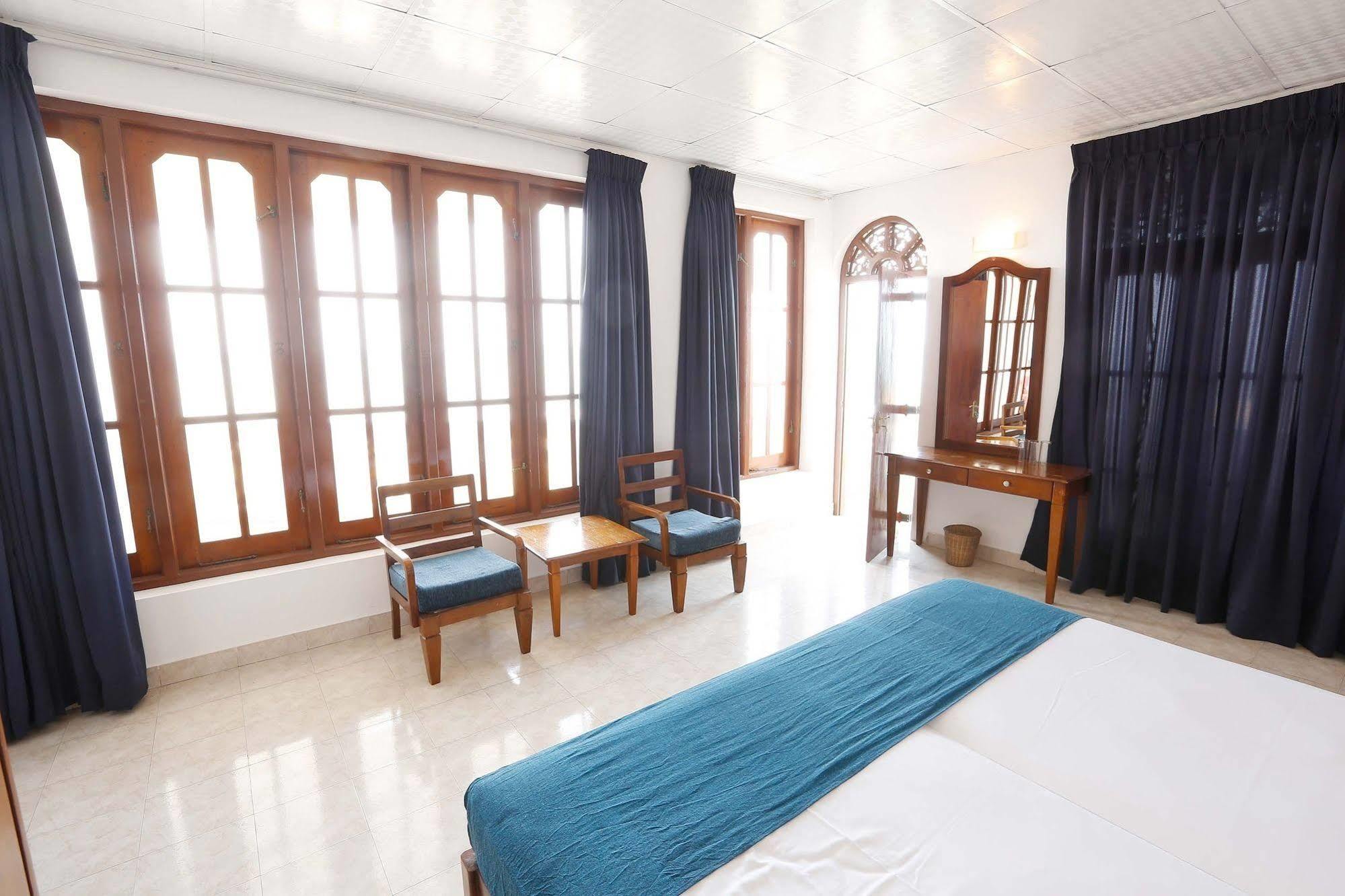 The Reef Beach Hotel Негомбо Екстериор снимка