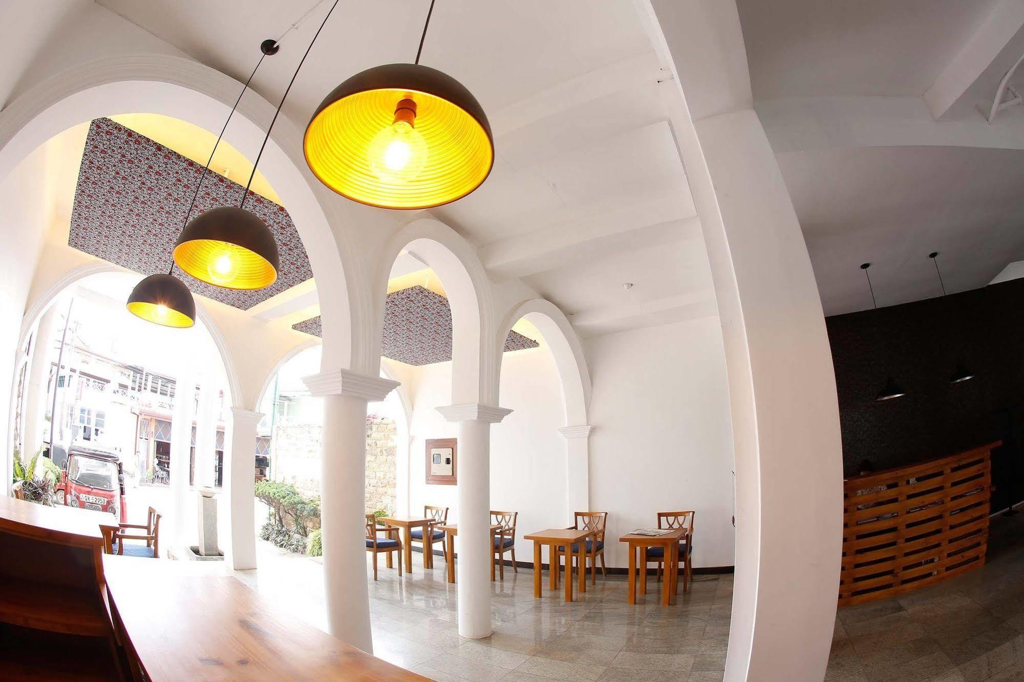 The Reef Beach Hotel Негомбо Екстериор снимка